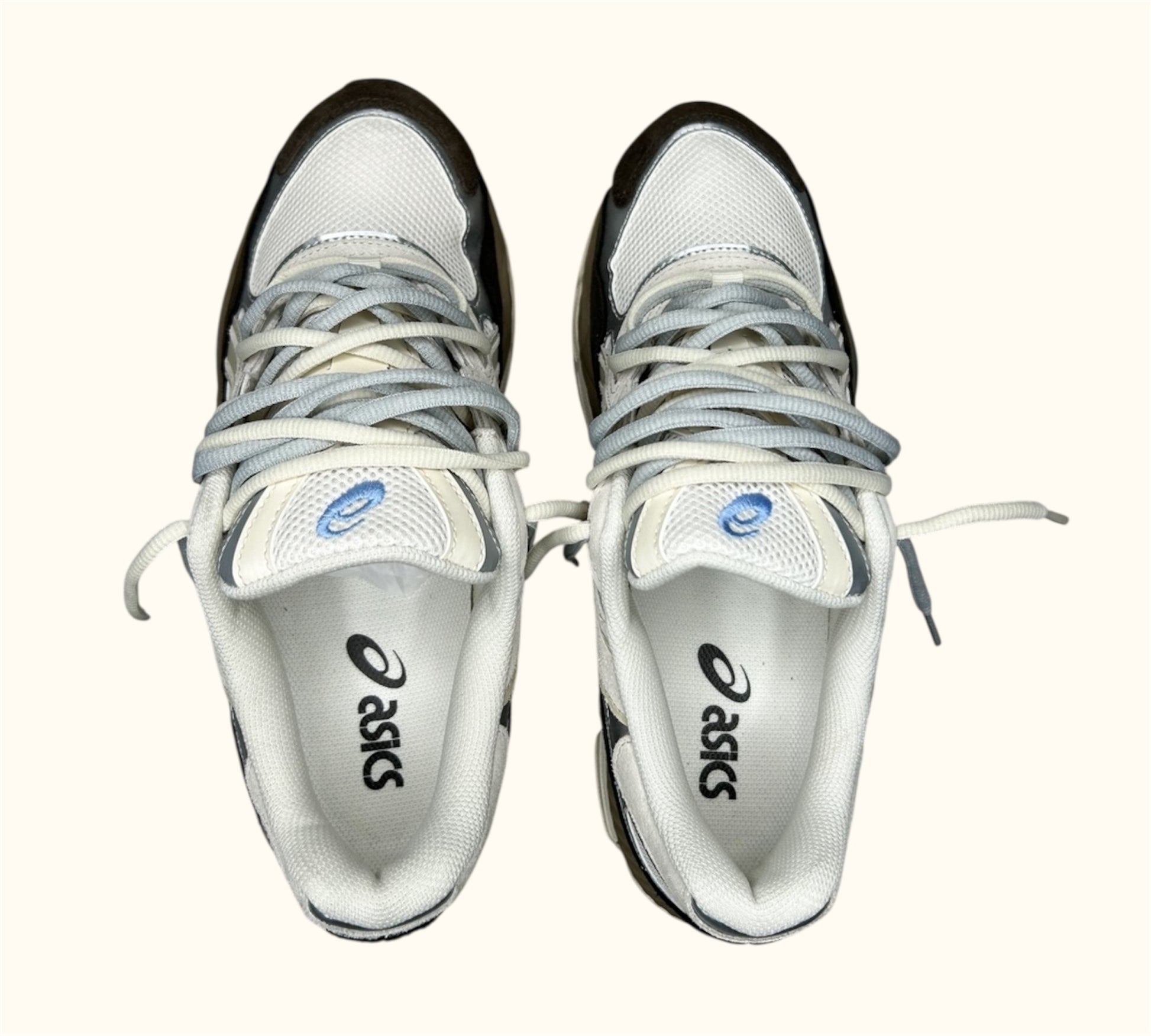 Asics Nyc 🤎🤍
