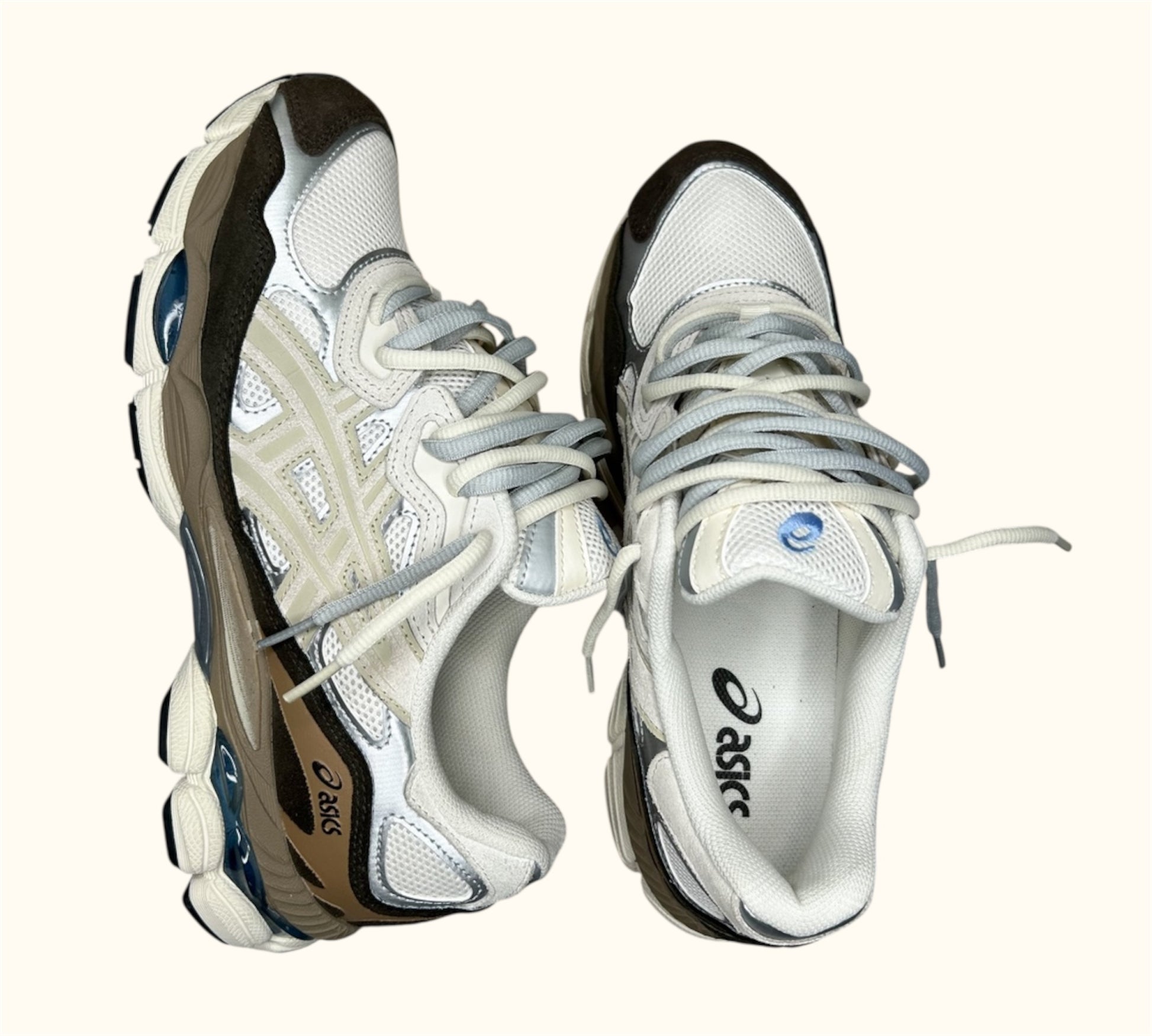 Asics Nyc 🤎🤍